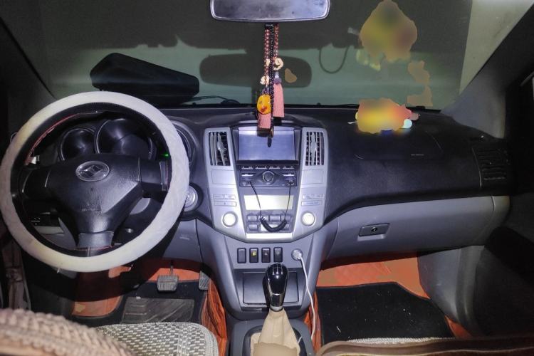 Used Huanghai Qisheng V3 2011 2.0L Ultra-Luxury Version Center Console