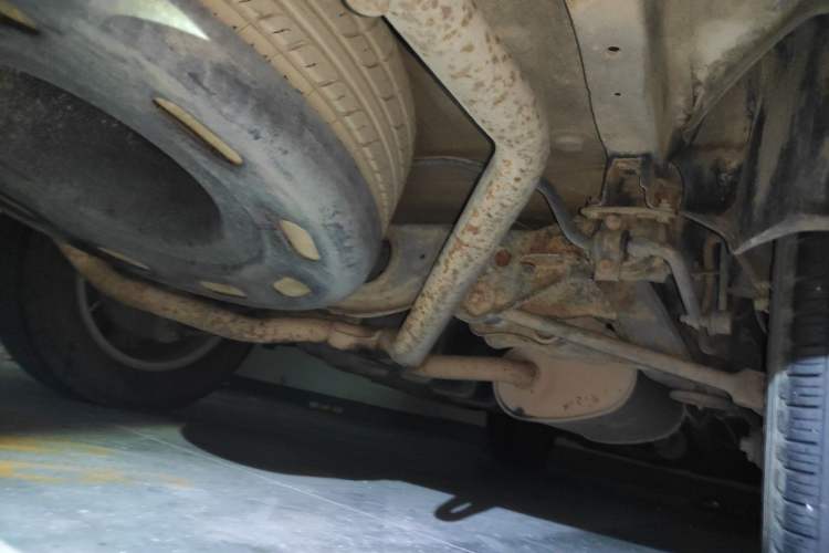 Used Huanghai Qisheng V3 2011 2.0L Ultra-Luxury Version Chassis Rear Right