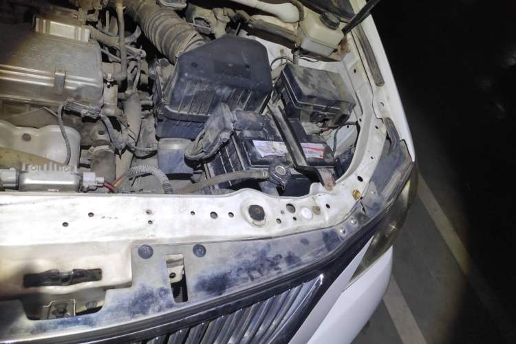 Used Huanghai Qisheng V3 2011 2.0L Ultra-Luxury Version Engine Bay Left