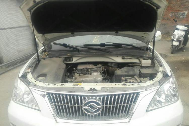 Used Huanghai Qisheng V3 2011 2.0L Ultra-Luxury Version Engine Bay