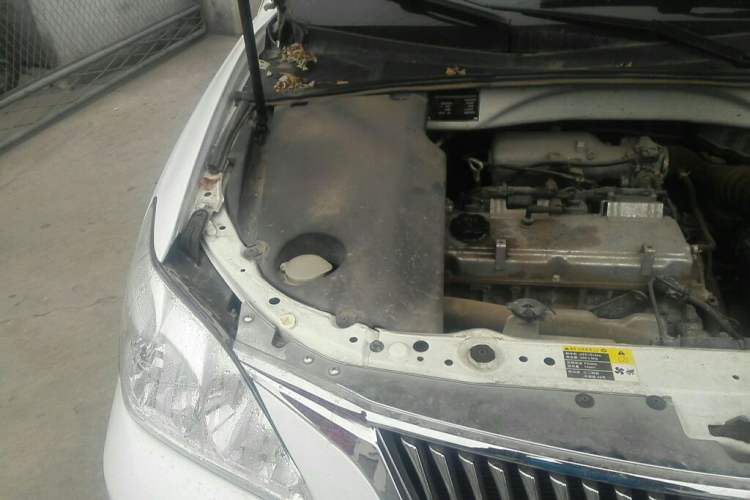 Used Huanghai Qisheng V3 2011 2.0L Ultra-Luxury Version Engine Bay Right