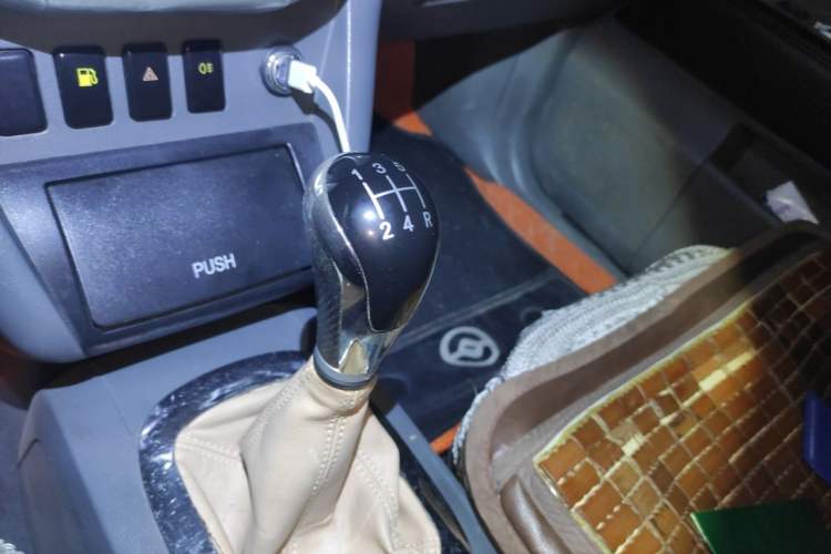 Used Huanghai Qisheng V3 2011 2.0L Ultra-Luxury Version Gear Lever