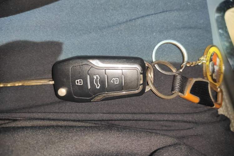 Used Huanghai Qisheng V3 2011 2.0L Ultra-Luxury Version Vehicle Key