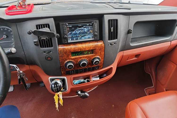 Used Huanghai Ruitu 2016 2.8T Express Edition Audio And AC Panel