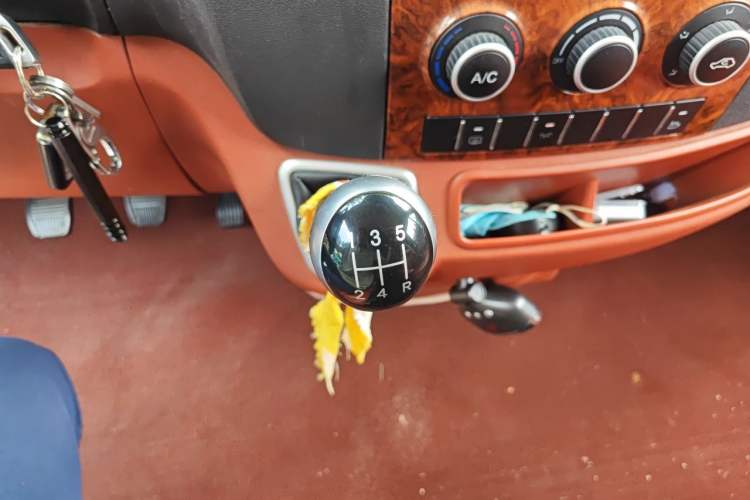 Used Huanghai Ruitu 2016 2.8T Express Edition Gear Lever