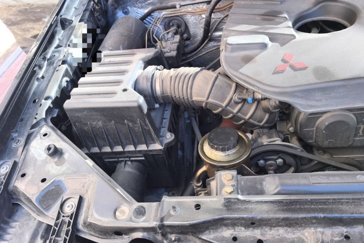 Used Huanghai Weilong 2019 2.4T Gasoline Manual 4x4 Ultimate Edition China VI 4K22D4T Engine Bay Right