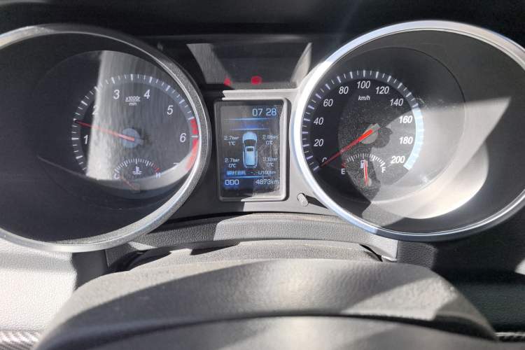 Used Huanghai Weilong 2019 2.4T Gasoline Manual 4x4 Ultimate Edition China VI 4K22D4T Odometer Close Up