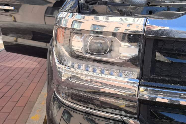 Used Huanghai Weilong 2019 2.4T Gasoline Manual 4x4 Ultimate Edition China VI 4K22D4T Right Front Headlight