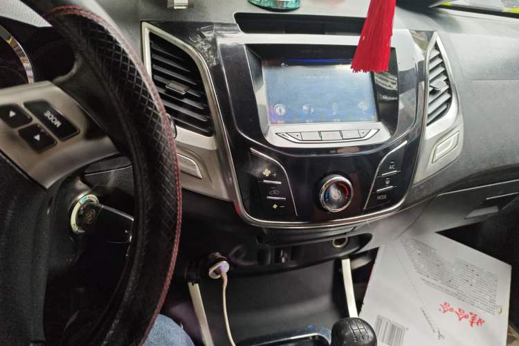 Used Huanghai Xianglong 2016 2.8T Diesel 4x4 Value Edition JE493ZLQ4CB Audio And AC Panel