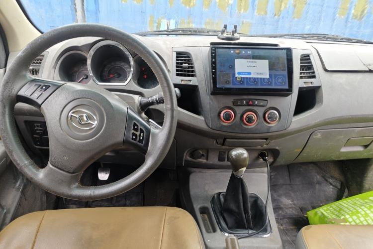 Used Huanghai Xianglong 2014 2.8T Diesel Elite Edition JE493ZLQ4CB Center Console