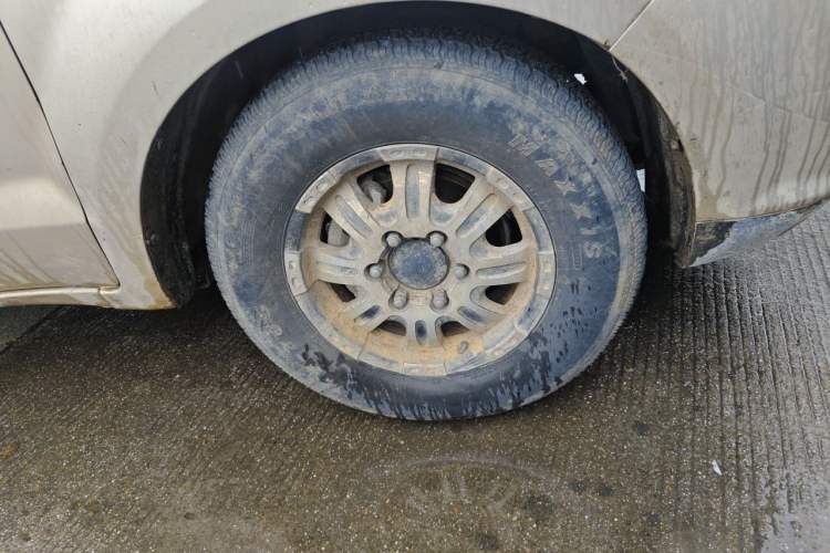 Used Huanghai Xianglong 2014 2.8T Diesel Elite Edition JE493ZLQ4CB Right Front Wheel Hub