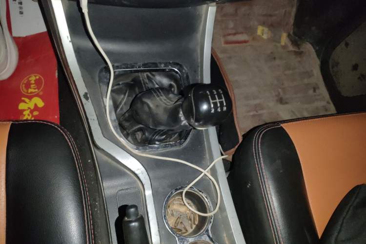 Used Huanghai Xianglong 2015 2.8T N1S Two-Wheel Drive Sport Edition JE493ZLQ4CB Gear Lever