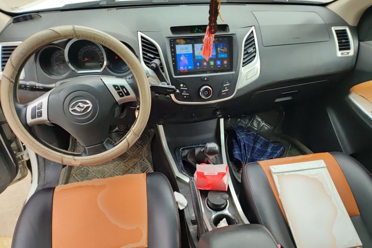 Used Huanghai Xianglong 2016 2.8T Diesel Two-Wheel-Drive Value Edition JE493ZLQ4CB Center Console