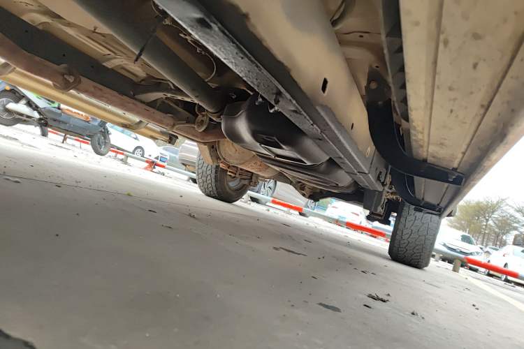 Used Huanghai Xianglong 2016 2.8T Diesel Two-Wheel-Drive Value Edition JE493ZLQ4CB Chassis Front Left