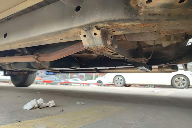 Used Huanghai Xianglong 2016 2.8T Diesel Two-Wheel-Drive Value Edition JE493ZLQ4CB Chassis Front Right