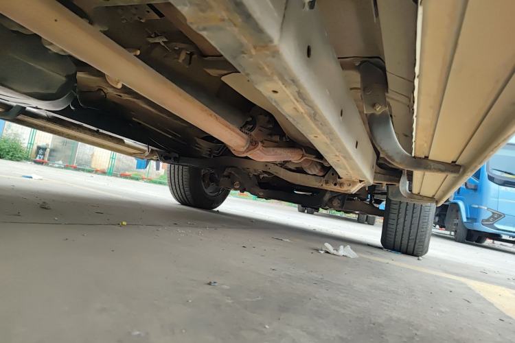 Used Huanghai Xianglong 2016 2.8T Diesel Two-Wheel-Drive Value Edition JE493ZLQ4CB Chassis Rear Right