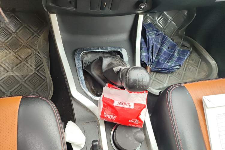 Used Huanghai Xianglong 2016 2.8T Diesel Two-Wheel-Drive Value Edition JE493ZLQ4CB Gear Lever