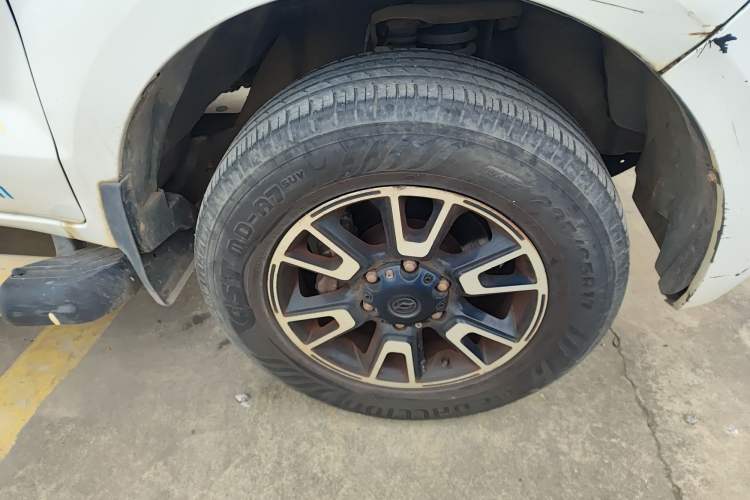 Used Huanghai Xianglong 2016 2.8T Diesel Two-Wheel-Drive Value Edition JE493ZLQ4CB Right Front Wheel Hub