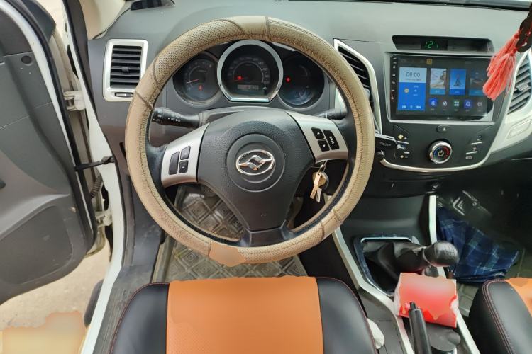 Used Huanghai Xianglong 2016 2.8T Diesel Two-Wheel-Drive Value Edition JE493ZLQ4CB Steering Wheel