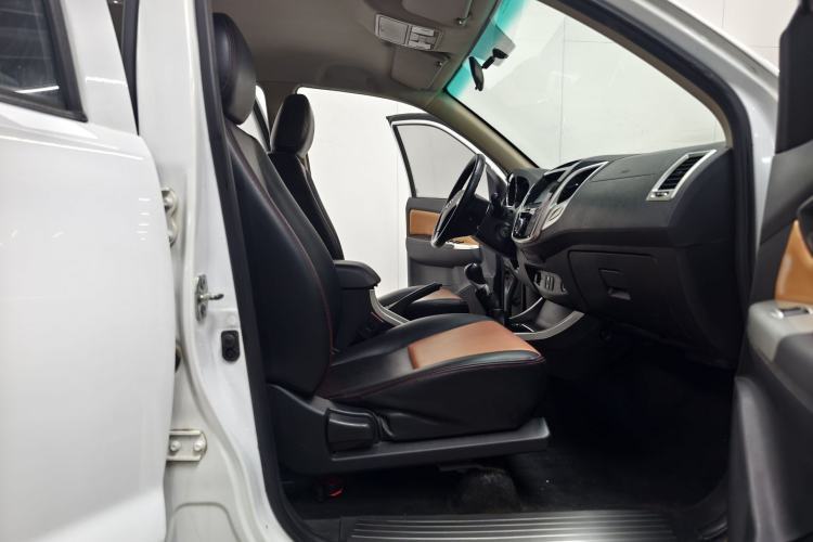 Used Huanghai Xianglong 2017 2.8T N1S Extended-Length Diesel Two-Wheel Drive Sport Edition Interior 2