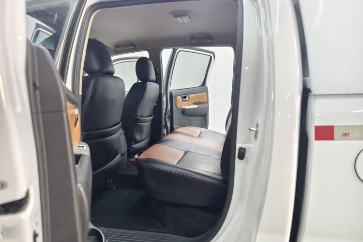 Used Huanghai Xianglong 2017 2.8T N1S Extended-Length Diesel Two-Wheel Drive Sport Edition Interior 3