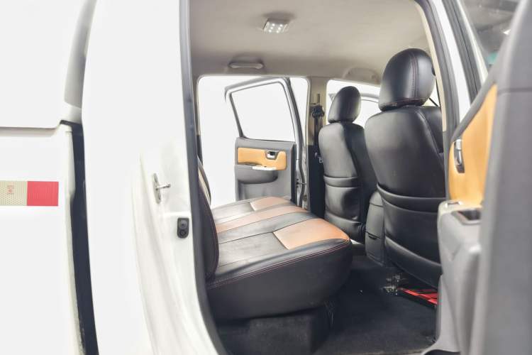 Used Huanghai Xianglong 2017 2.8T N1S Extended-Length Diesel Two-Wheel Drive Sport Edition Interior 5