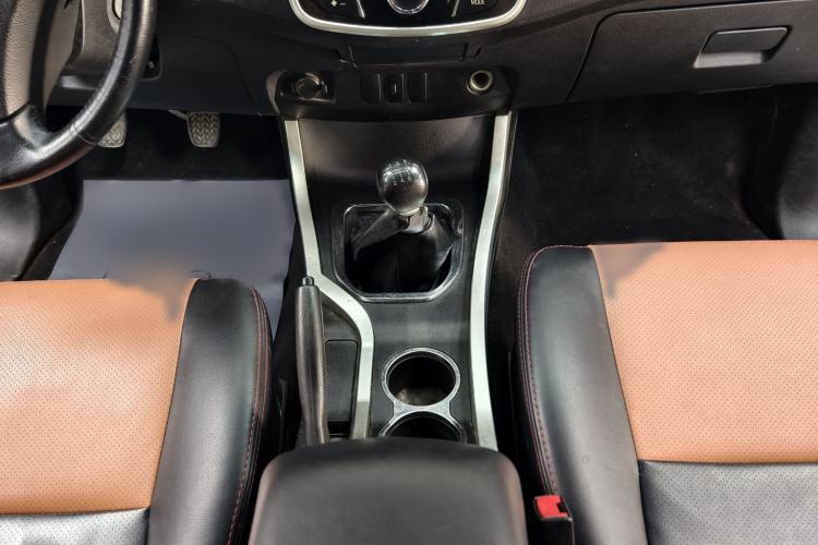 Used Huanghai Xianglong 2017 2.8T N1S Extended-Length Diesel Two-Wheel Drive Sport Edition Interior 6