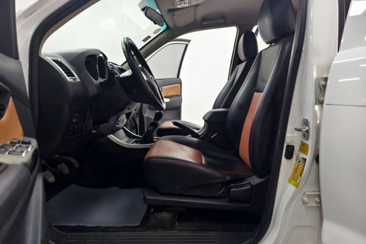 Used Huanghai Xianglong 2017 2.8T N1S Extended-Length Diesel Two-Wheel Drive Sport Edition Interior 7