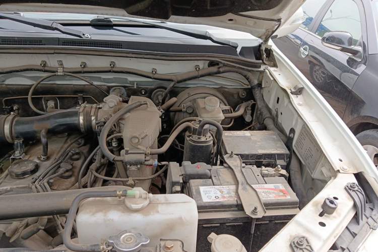 Used Huanghai Xianglong  Engine Bay Left