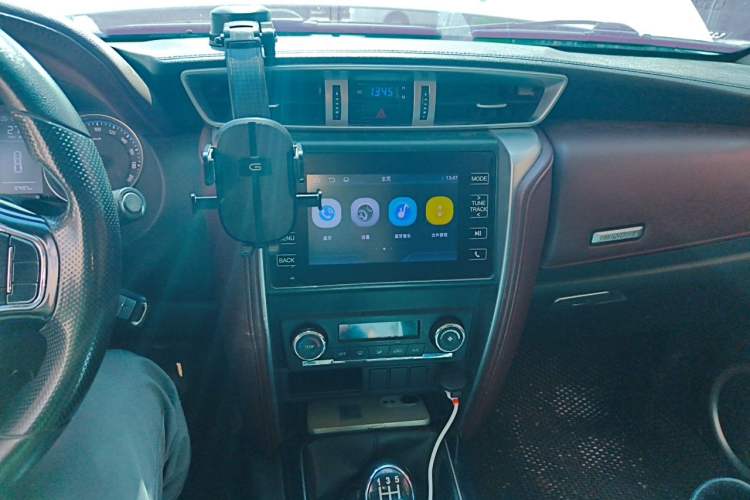 Used Huanghai Xianglong 2019 2.8T N1S Two-Wheel Drive Diesel Sport Edition Extended Cab JE493ZLQ5D Audio And AC Panel
