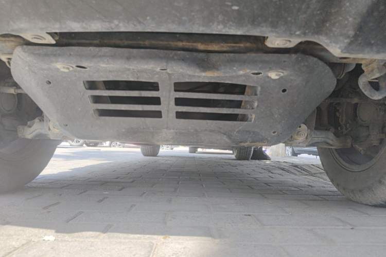 Used Huanghai Xianglong 2020 2.4T N1S Two-Wheel Drive Gasoline Sport Edition with Extended Flat-Bottom Cargo Bed China VI Emission Standard 4K22D4T Chassis Front