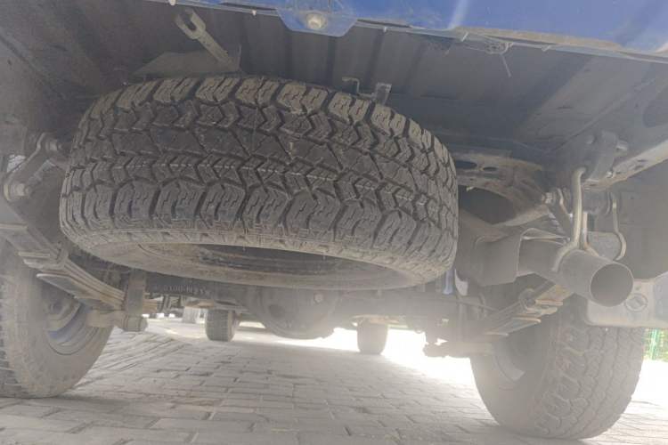 Used Huanghai Xianglong 2020 2.4T N1S Two-Wheel Drive Gasoline Sport Edition with Extended Flat-Bottom Cargo Bed China VI Emission Standard 4K22D4T Chassis Rear