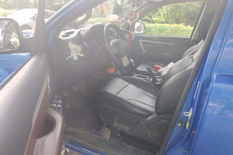Used Huanghai Xianglong 2020 2.4T N1S Two-Wheel Drive Gasoline Sport Edition with Extended Flat-Bottom Cargo Bed China VI Emission Standard 4K22D4T Driver Seat