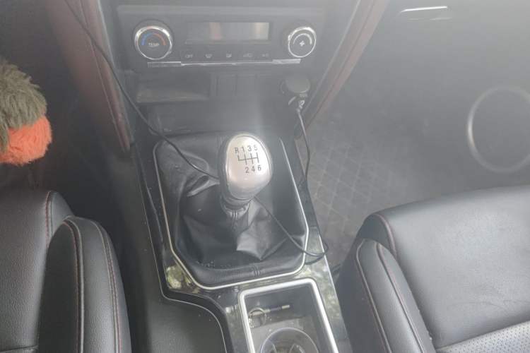 Used Huanghai Xianglong 2020 2.4T N1S Two-Wheel Drive Gasoline Sport Edition with Extended Flat-Bottom Cargo Bed China VI Emission Standard 4K22D4T Gear Lever