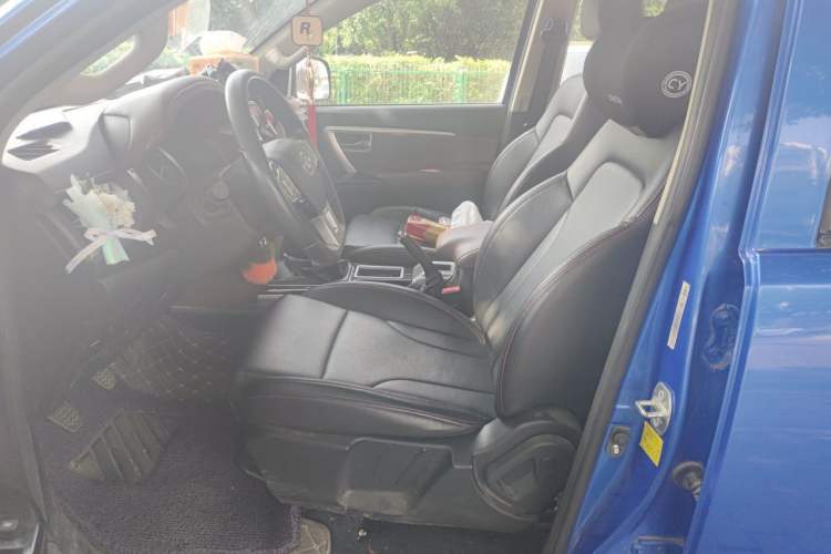 Used Huanghai Xianglong 2020 2.4T N1S Two-Wheel Drive Gasoline Sport Edition with Extended Flat-Bottom Cargo Bed China VI Emission Standard 4K22D4T Left Front Seat