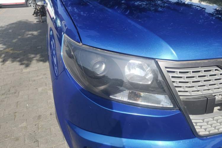 Used Huanghai Xianglong 2020 2.4T N1S Two-Wheel Drive Gasoline Sport Edition with Extended Flat-Bottom Cargo Bed China VI Emission Standard 4K22D4T Right Front Headlight