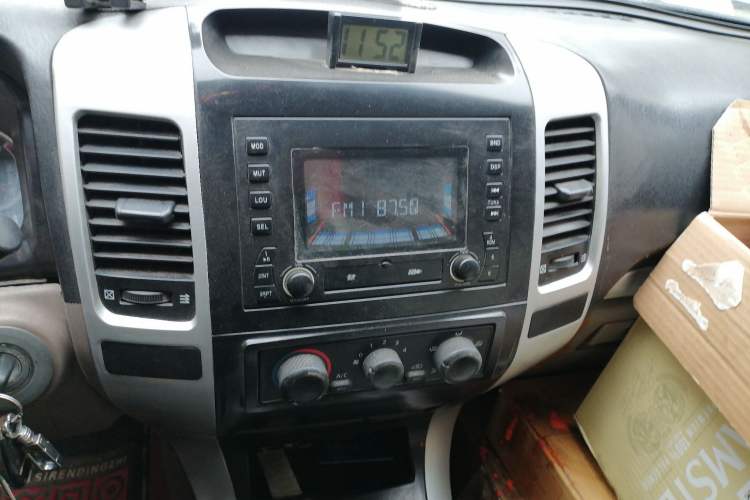 Used Huanghai Xiao Chaishen 2007 2.4T Diesel Standard Version Audio And AC Panel