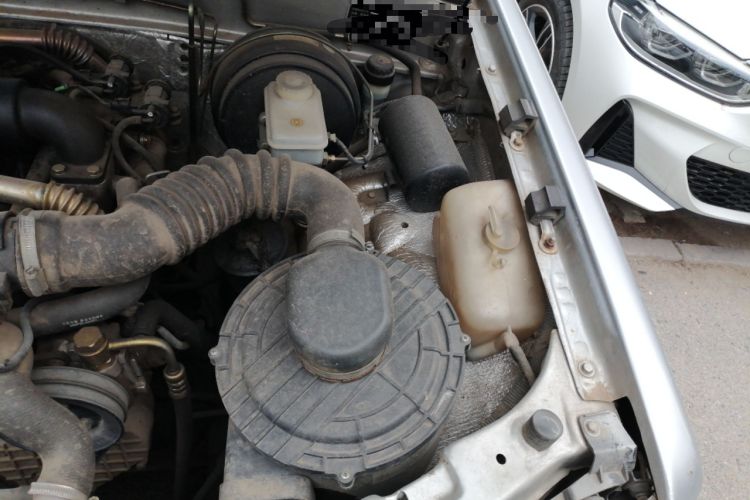 Used Huanghai Xiao Chaishen 2007 2.4T Diesel Standard Version Engine Bay Left