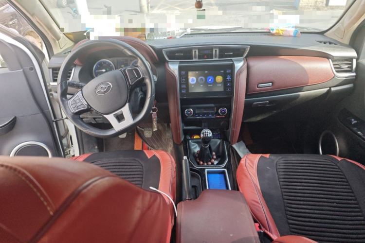 Used Huanghai Xiao Niu 2021 2.4L N1 Manual Gasoline Two-Wheel Drive Chuanfu Type Extended Flat-Bottom Cargo Bed 4K22 Center Console