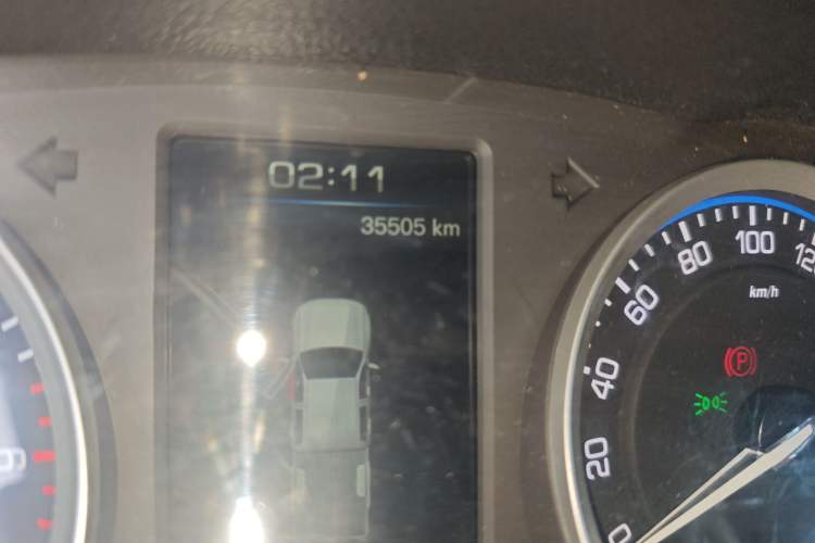 Used Huanghai Xiao Niu 2021 2.4L N1 Manual Gasoline Two-Wheel Drive Chuanfu Type Extended Flat-Bottom Cargo Bed 4K22 Odometer Close Up