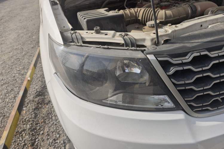 Used Huanghai Xiao Niu 2021 2.4L N1 Manual Gasoline Two-Wheel Drive Chuanfu Type Extended Flat-Bottom Cargo Bed 4K22 Right Front Headlight