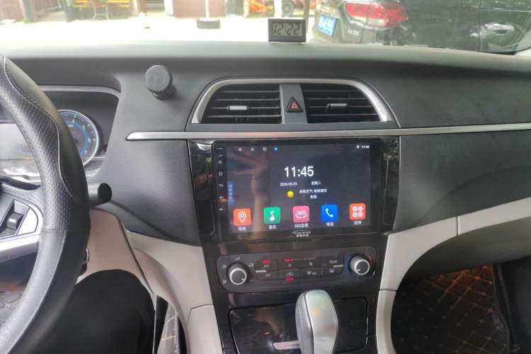 Used Huasong 7 2015 2.0T Automatic Comfort Model Audio And AC Panel