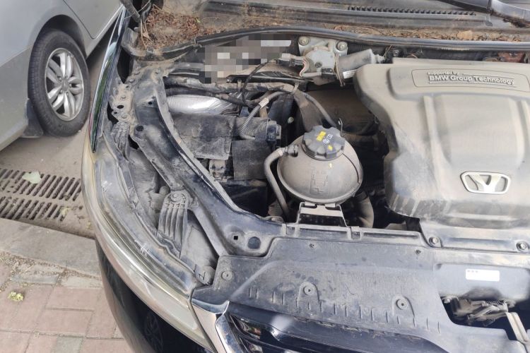 Used Huasong 7 2015 2.0T Automatic Comfort Model Engine Bay Right