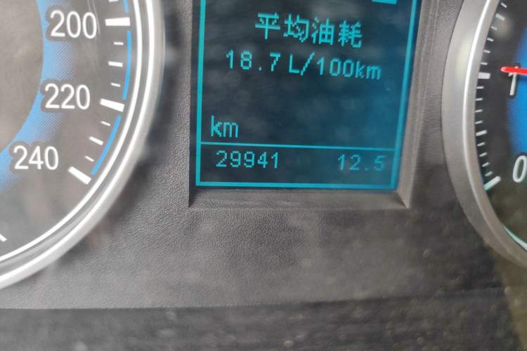 Used Huasong 7 2015 2.0T Automatic Comfort Model Odometer Close Up