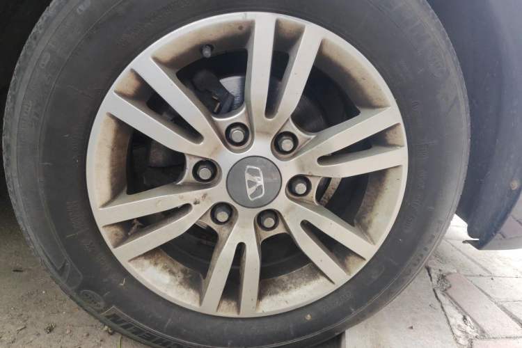Used Huasong 7 2015 2.0T Automatic Comfort Model Right Front Wheel Hub