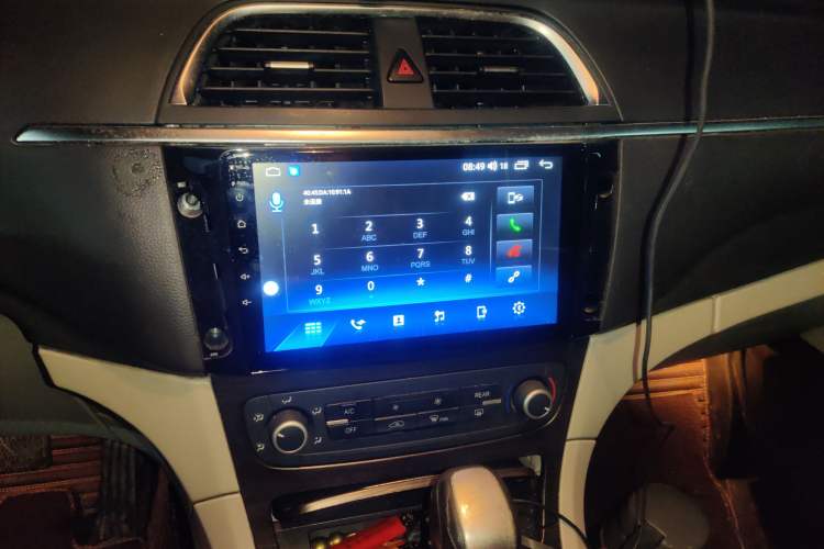 Used Huasong 7 2015 2.0T Automatic Comfort Model Audio And AC Panel