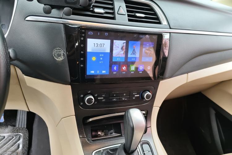 Used Huasong 7 2015 2.0T Automatic Luxury Model Audio And AC Panel