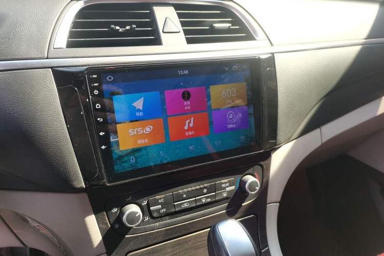 Used Huasong 7 2015 2.0T Automatic Comfort Model Audio And AC Panel