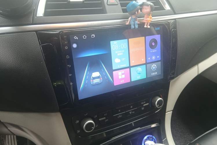 Used Huasong 7 2015 2.0T Automatic Comfort Model Audio And AC Panel