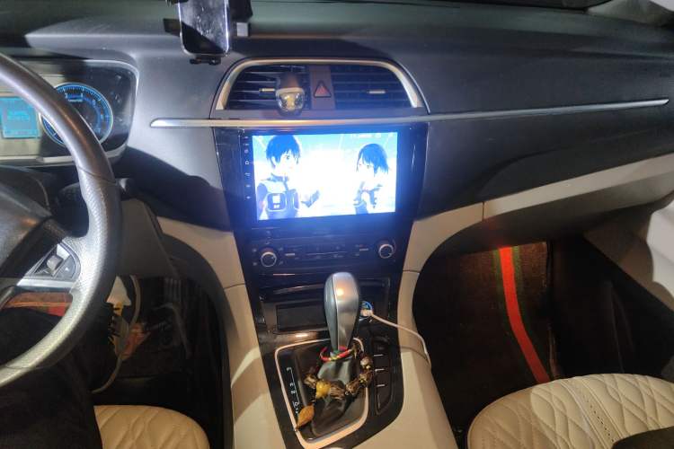 Used Huasong 7 2015 2.0T Automatic Comfort Model Audio And AC Panel